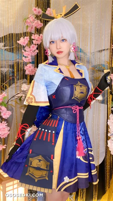 モデル Arty Huang (@arty42575619)、Ayaka Kamisato のコスプ .